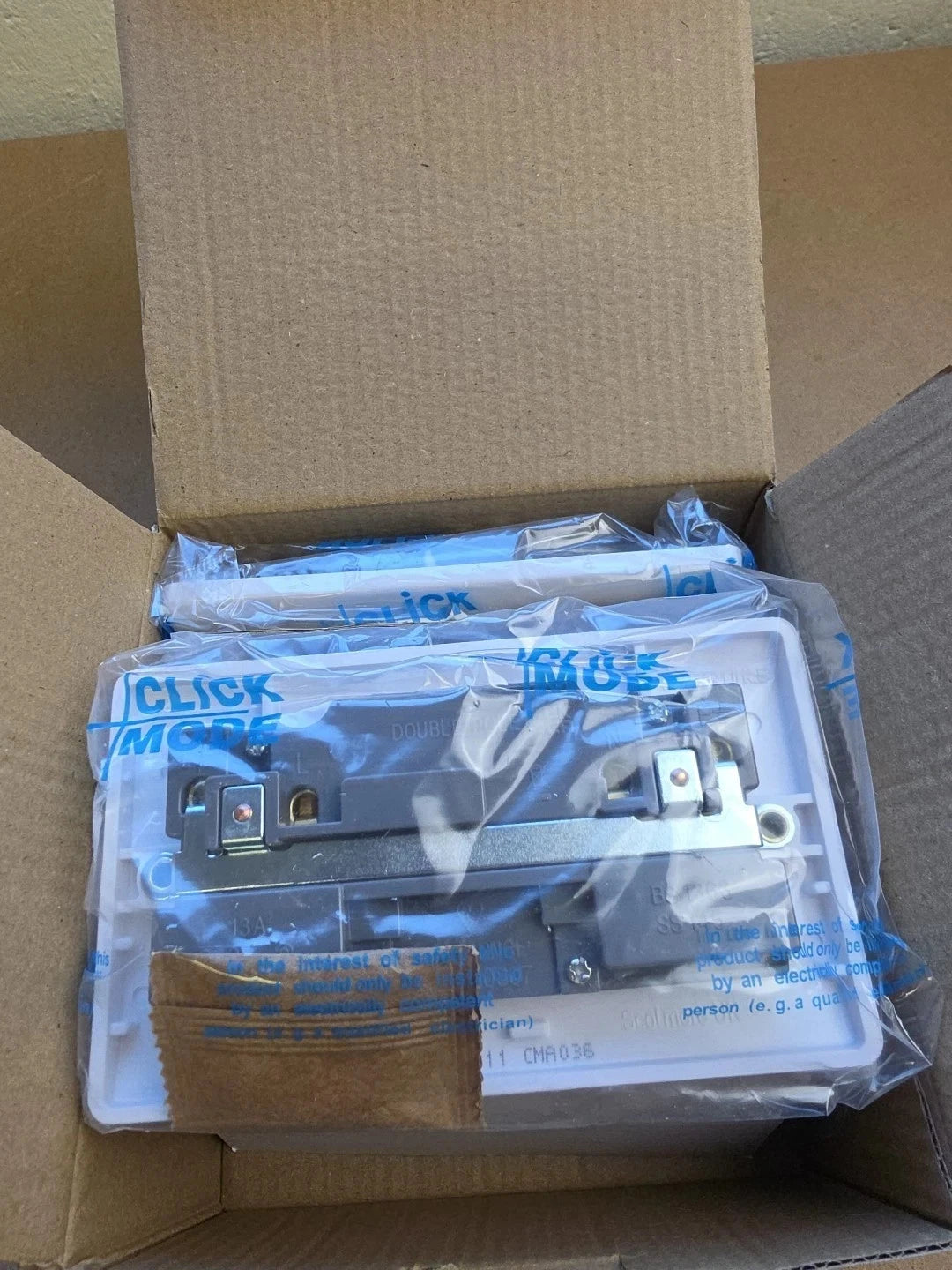 Scolmore Click Mode 13A DP 2 Gang Switched Socket White CMA036