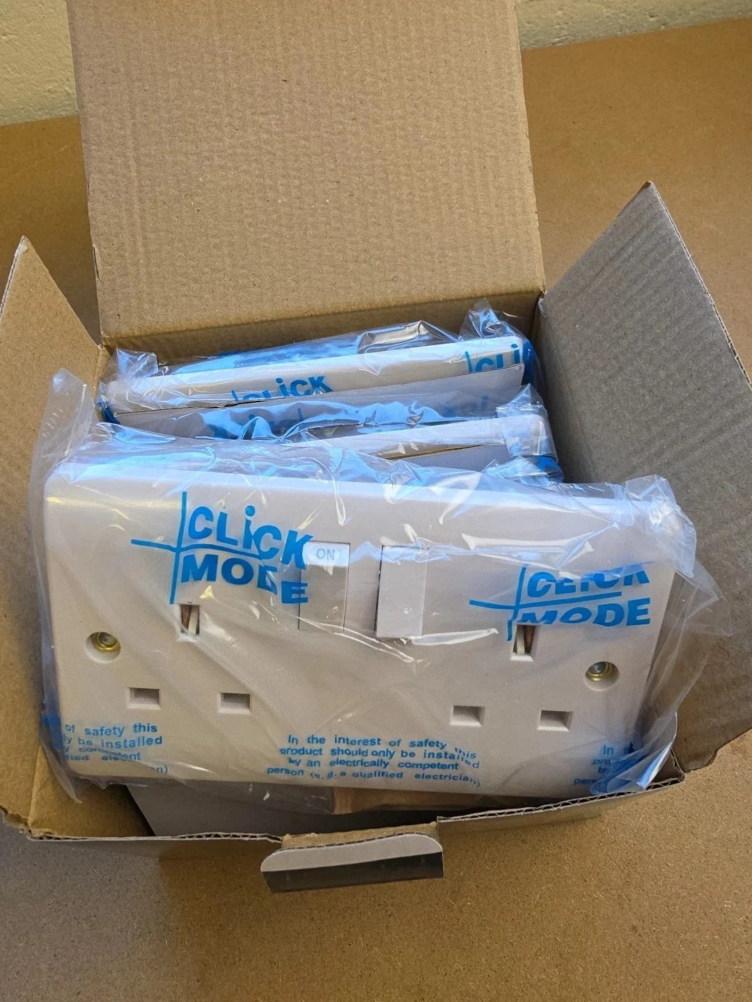 Scolmore Click Mode 13A DP 2 Gang Switched Socket White CMA036